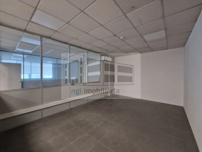 Loja para Arrendamento em Santa Iria de Azoia, São João da Talha e Bobadela Foto 5