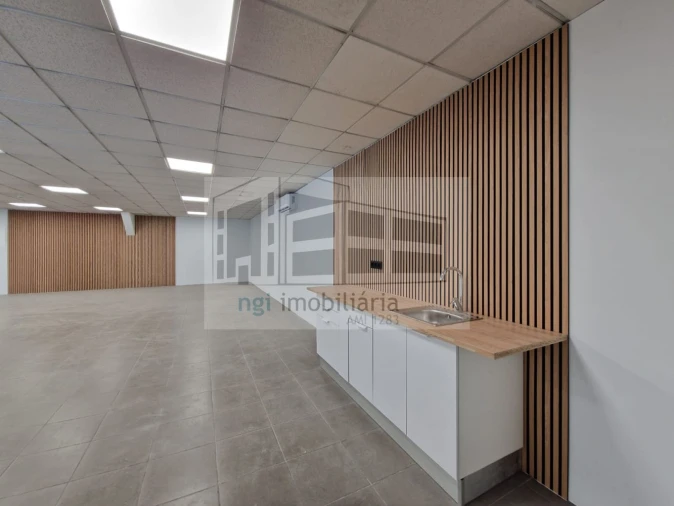 Loja para Arrendamento em Santa Iria de Azoia, São João da Talha e Bobadela Foto 9