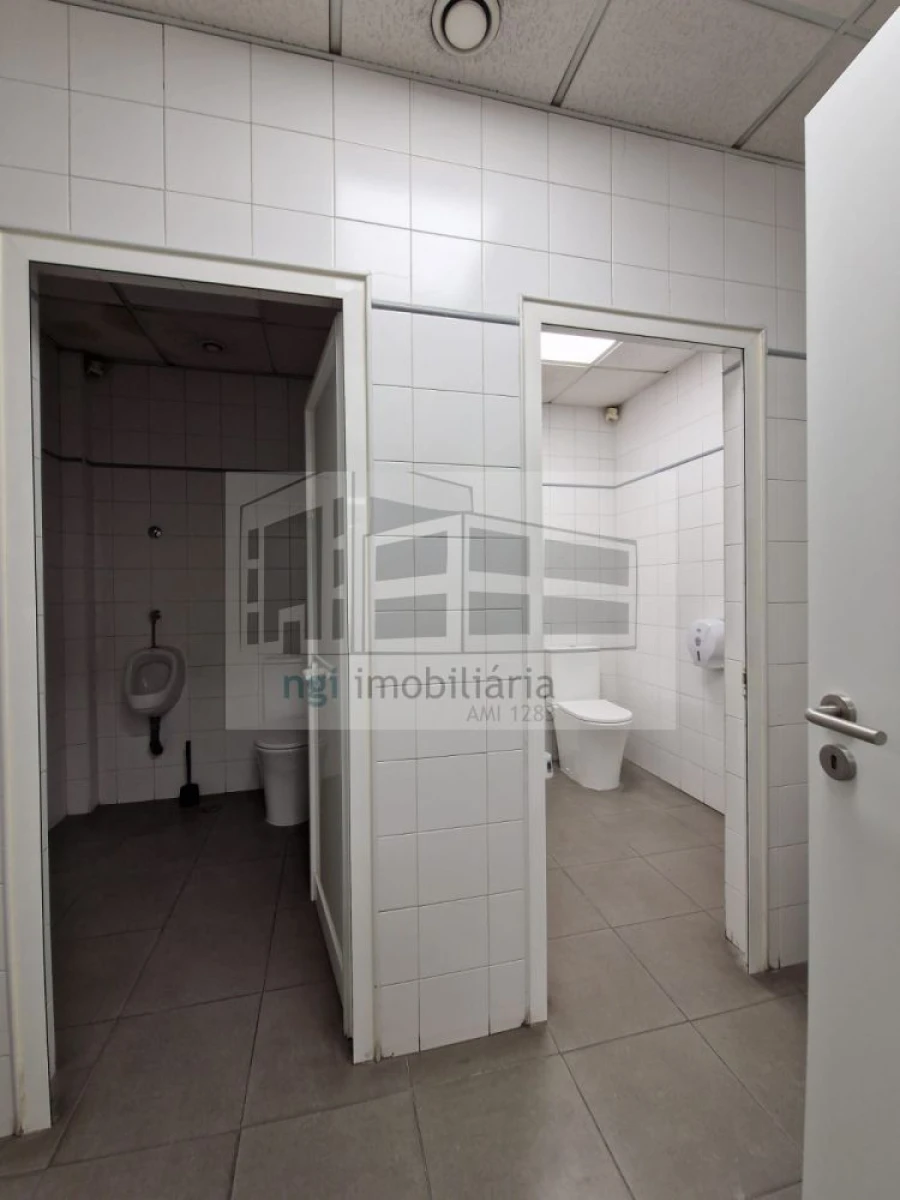 Loja para Arrendamento em Santa Iria de Azoia, São João da Talha e Bobadela Foto 12