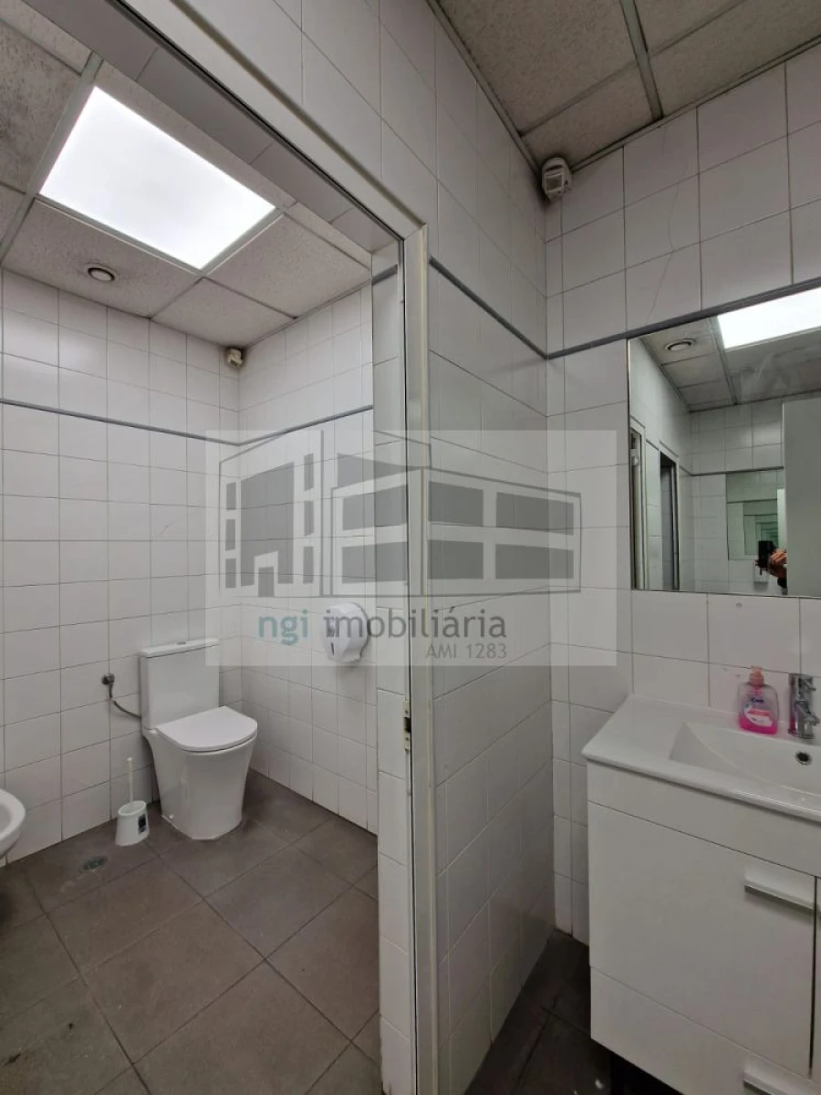 Loja para Arrendamento em Santa Iria de Azoia, São João da Talha e Bobadela Foto 10