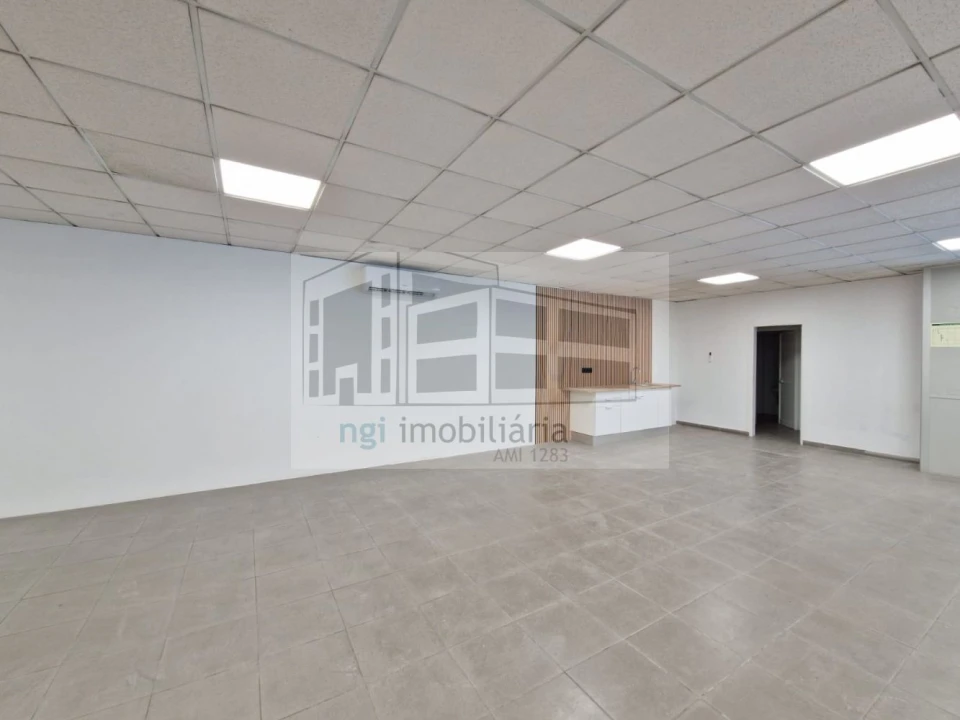 Loja para Arrendamento em Santa Iria de Azoia, São João da Talha e Bobadela Foto 6