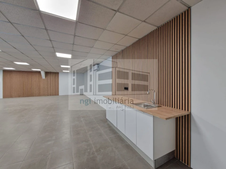 Loja para Arrendamento em Santa Iria de Azoia, São João da Talha e Bobadela Foto 9