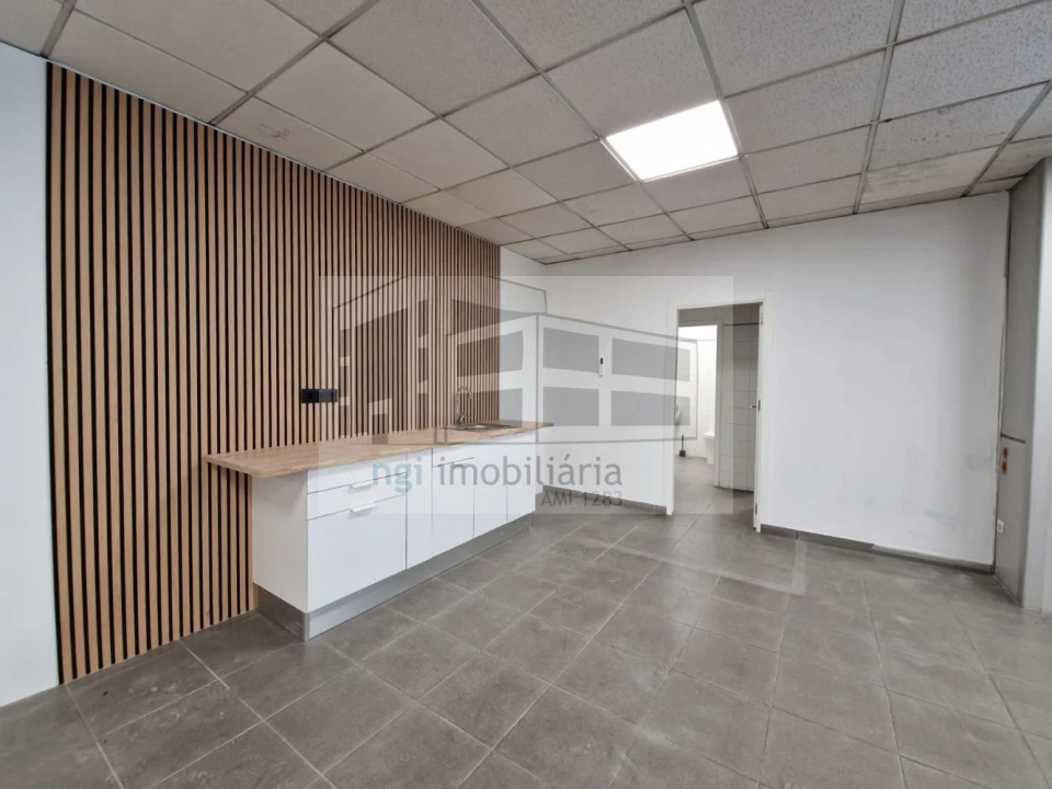 Loja para Arrendamento em Santa Iria de Azoia, São João da Talha e Bobadela Foto 7