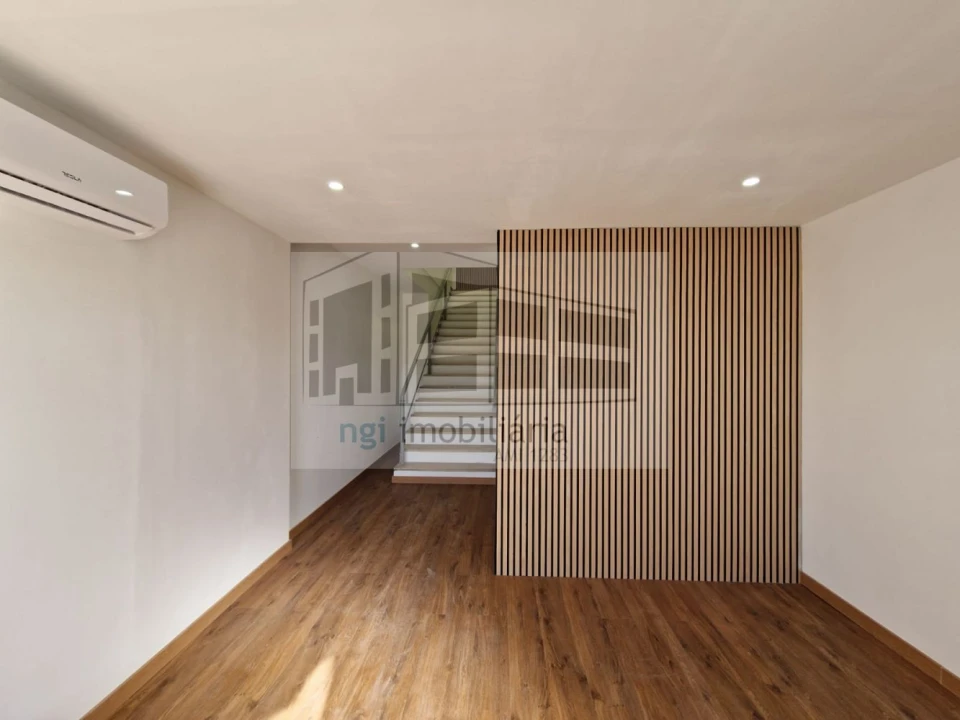 Loja para Arrendamento em Santa Iria de Azoia, São João da Talha e Bobadela Foto 16