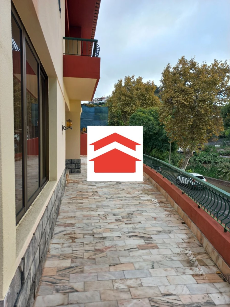 Moradia T4 para Venda em São Martinho Foto 3