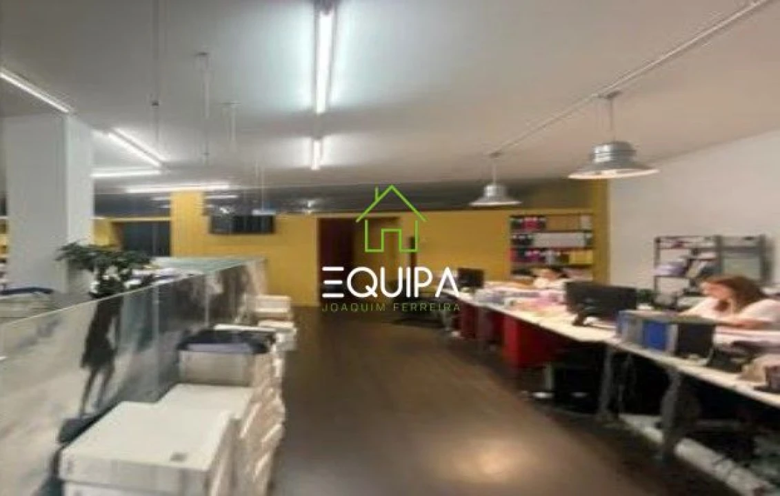 Loja para Venda em Santo Tirso, Couto (Santa Cristina e São Miguel) e Burgães Foto 4