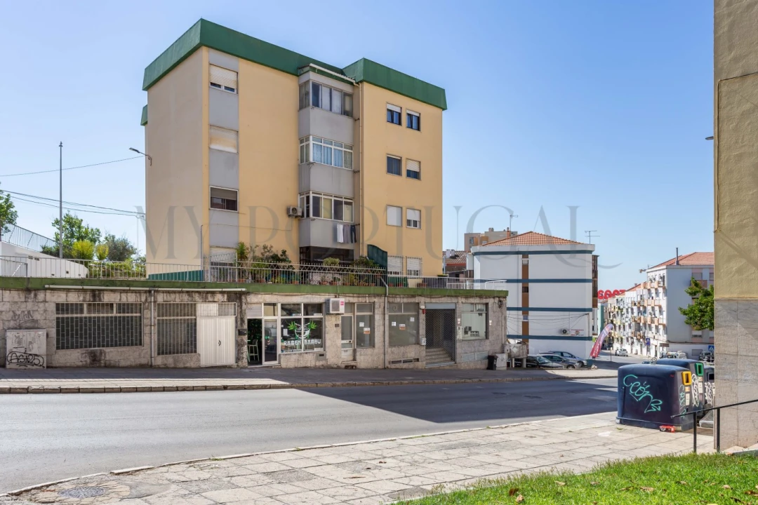 Loja para Arrendamento em Alto do Seixalinho, Santo André e Verderena Foto 15