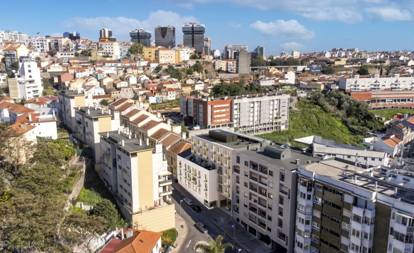 Apartamento T2 para Venda em Campolide Foto 30