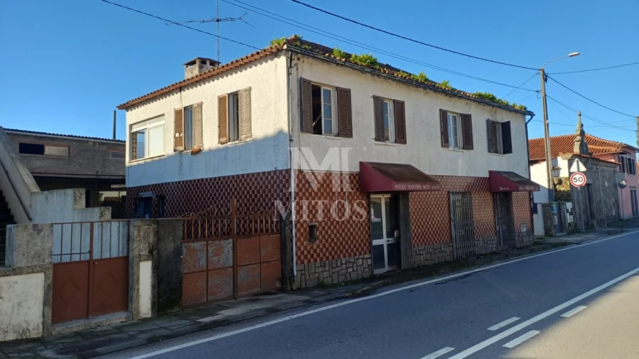 Moradia T4 para Venda em Mujães Foto 1