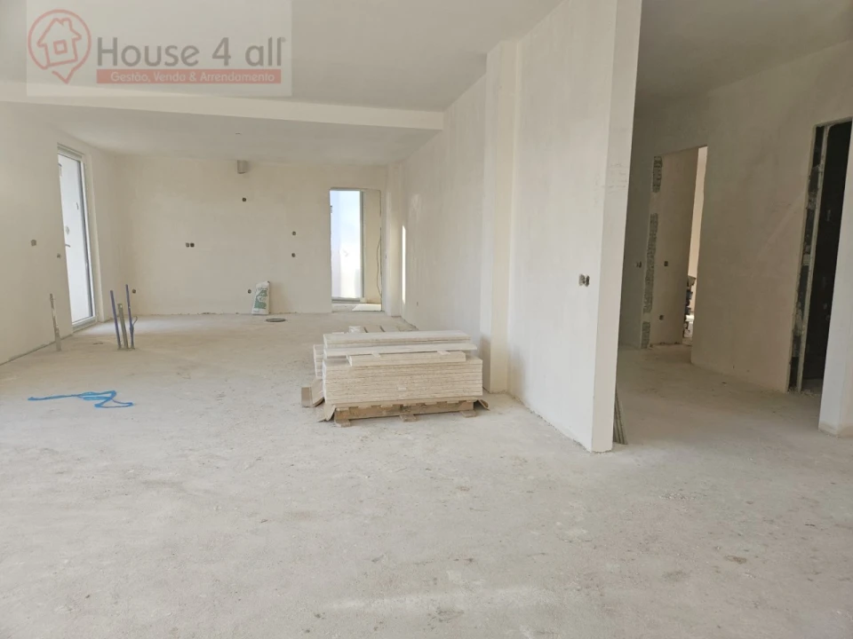 Moradia T4 para Venda em Santa Maria, São Pedro e Sobral da Lagoa Foto 9