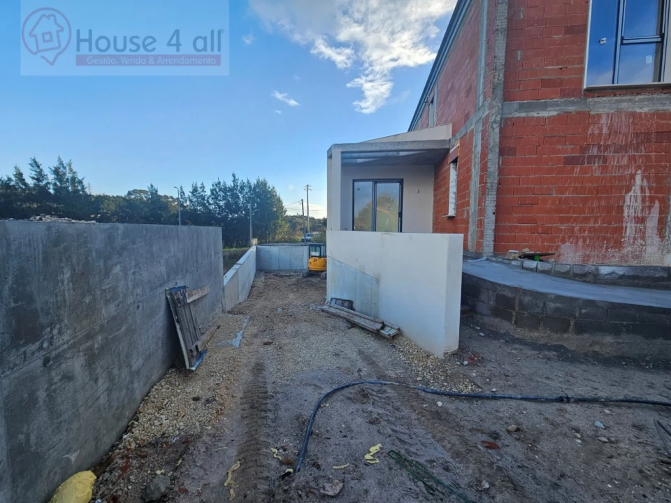 Moradia T4 para Venda em Santa Maria, São Pedro e Sobral da Lagoa Foto 27