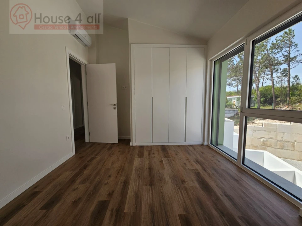 Moradia T4 para Venda em Santa Maria, São Pedro e Sobral da Lagoa Foto 20