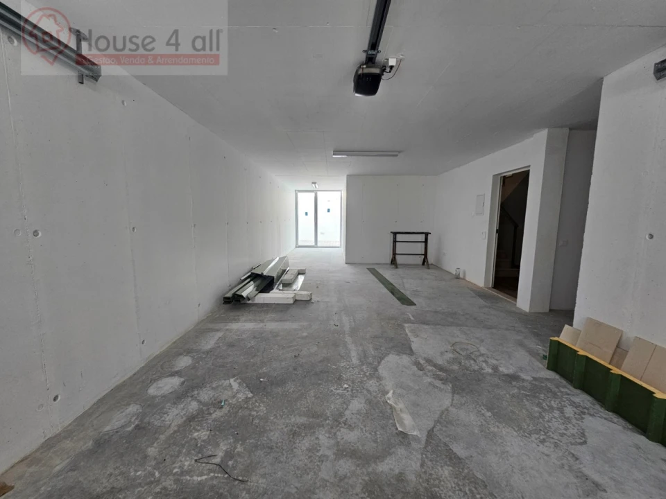 Moradia T4 para Venda em Santa Maria, São Pedro e Sobral da Lagoa Foto 33
