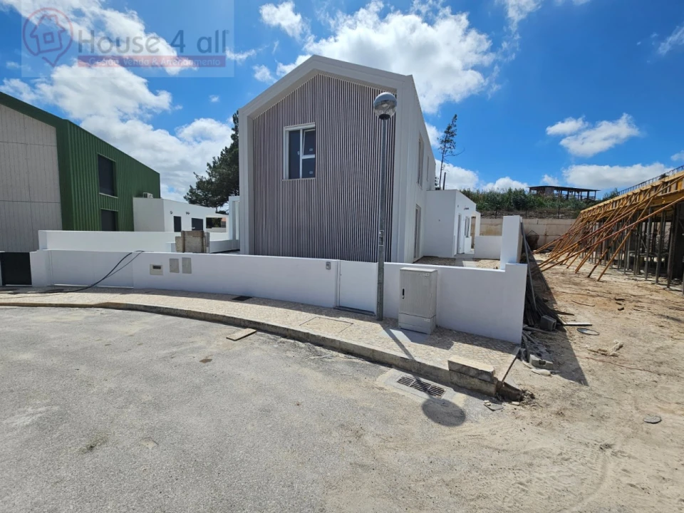 Moradia T4 para Venda em Santa Maria, São Pedro e Sobral da Lagoa Foto 37