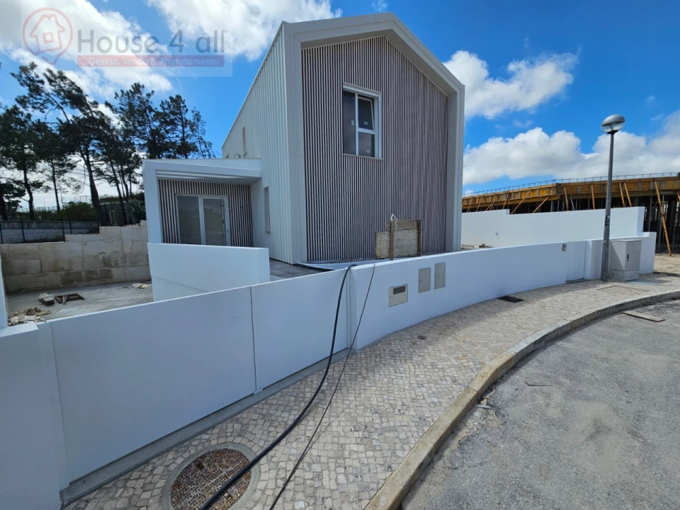 Moradia T4 para Venda em Santa Maria, São Pedro e Sobral da Lagoa Foto 38