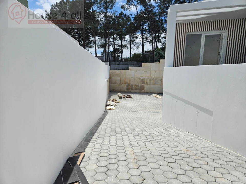 Moradia T4 para Venda em Santa Maria, São Pedro e Sobral da Lagoa Foto 40
