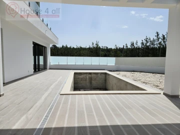 Moradia T4 para Venda em Santa Maria, São Pedro e Sobral da Lagoa