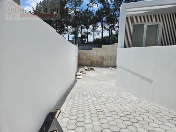 Moradia T4 para Venda em Santa Maria, São Pedro e Sobral da Lagoa