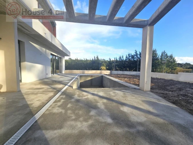 Moradia T4 para Venda em Santa Maria, São Pedro e Sobral da Lagoa Foto 15