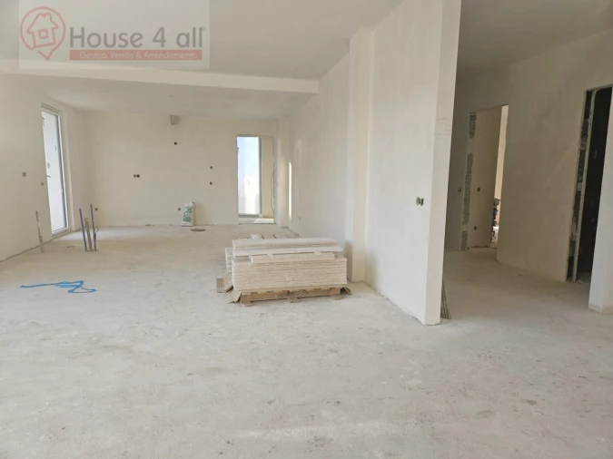 Moradia T4 para Venda em Santa Maria, São Pedro e Sobral da Lagoa Foto 9