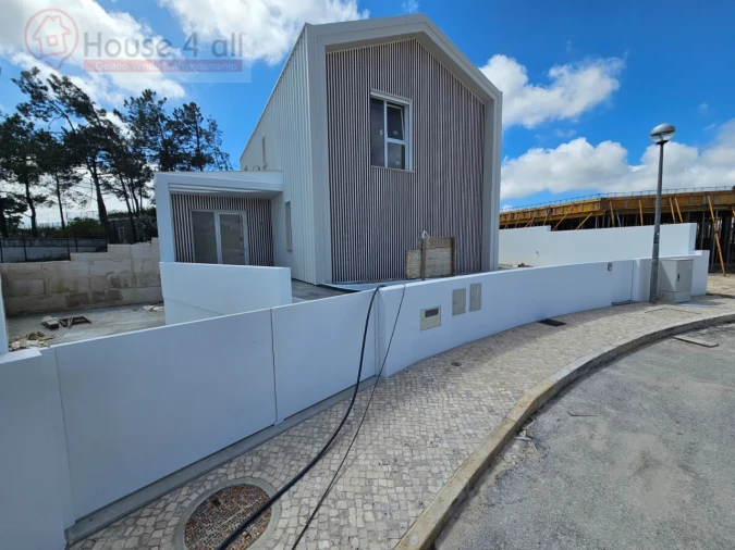 Moradia T4 para Venda em Santa Maria, São Pedro e Sobral da Lagoa Foto 38