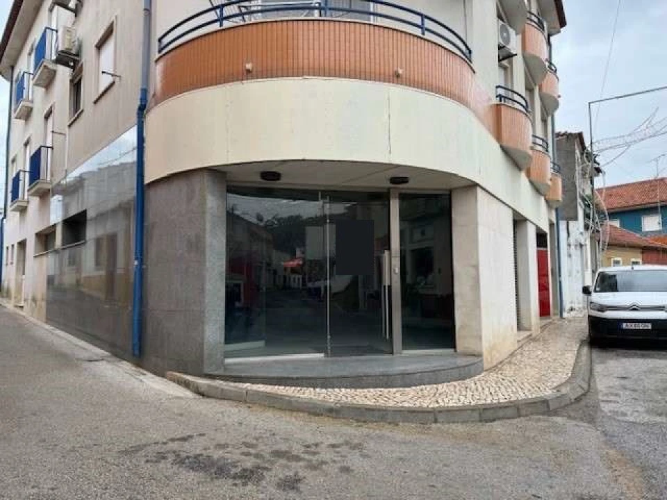 Loja para Venda em Alcanhões Foto 1