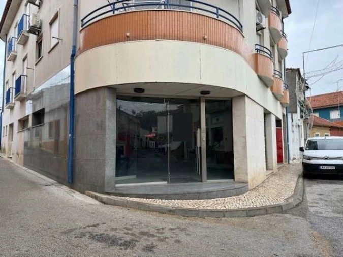 Loja para Venda em Alcanhões