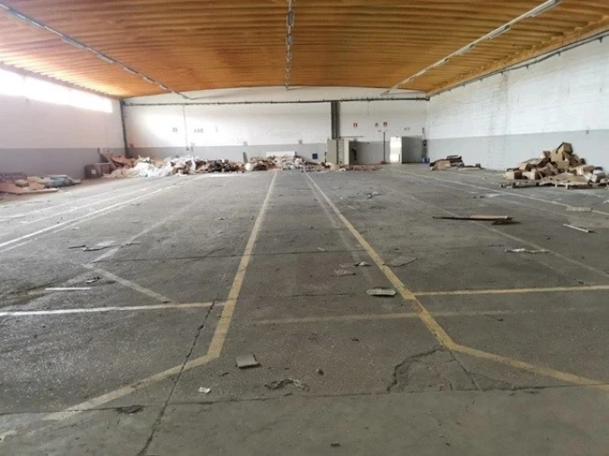 Armazém para Venda em Muge