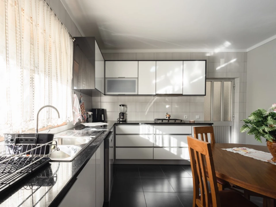 Moradia T4 para Venda em Lavos Foto 3