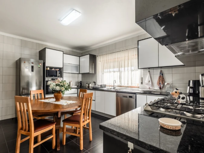 Moradia T4 para Venda em Lavos Foto 3