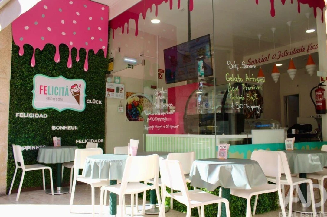 Prédio para Venda em Carcavelos e Parede Foto 1