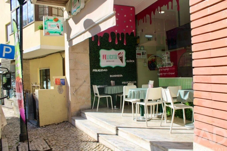 Prédio para Venda em Carcavelos e Parede Foto 4