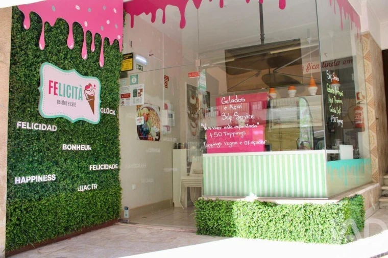 Prédio para Venda em Carcavelos e Parede Foto 2