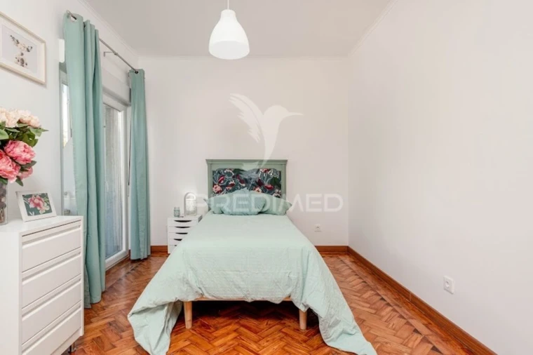 Apartamento T1 para Venda em Laranjeiro e Feijó Foto 8