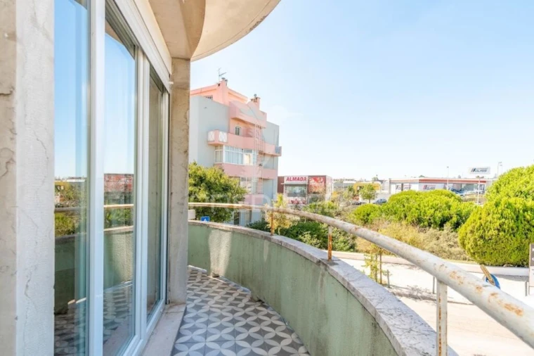 Apartamento T1 para Venda em Laranjeiro e Feijó Foto 12