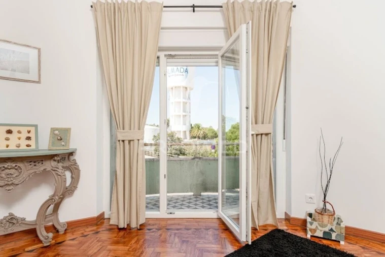 Apartamento T1 para Venda em Laranjeiro e Feijó Foto 5