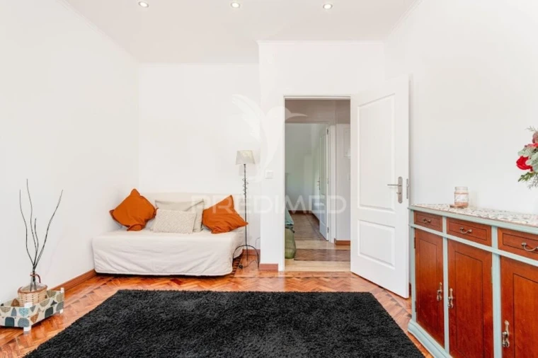 Apartamento T1 para Venda em Laranjeiro e Feijó Foto 4