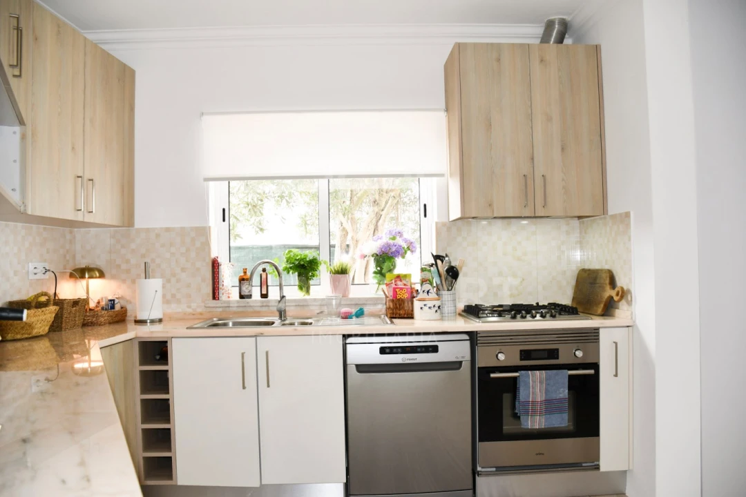 Moradia T4 para Venda em Quelfes Foto 11