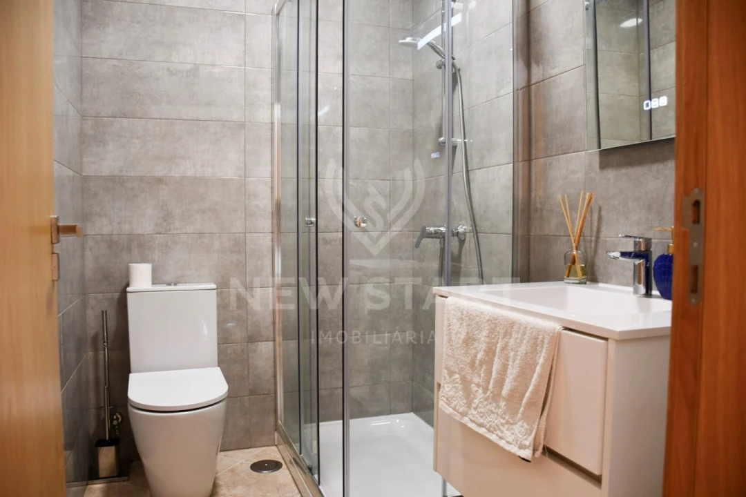 Moradia T4 para Venda em Quelfes Foto 15