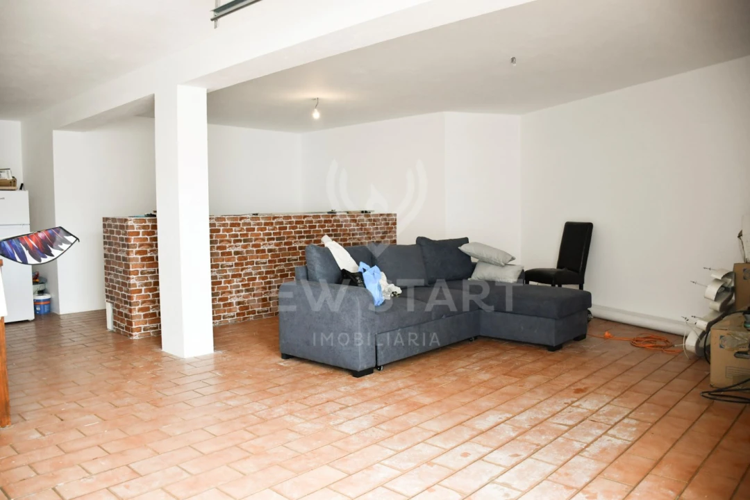 Moradia T4 para Venda em Quelfes Foto 20