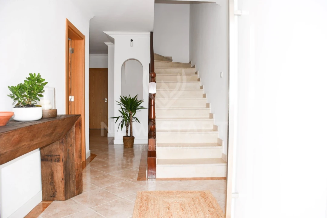 Moradia T4 para Venda em Quelfes Foto 23