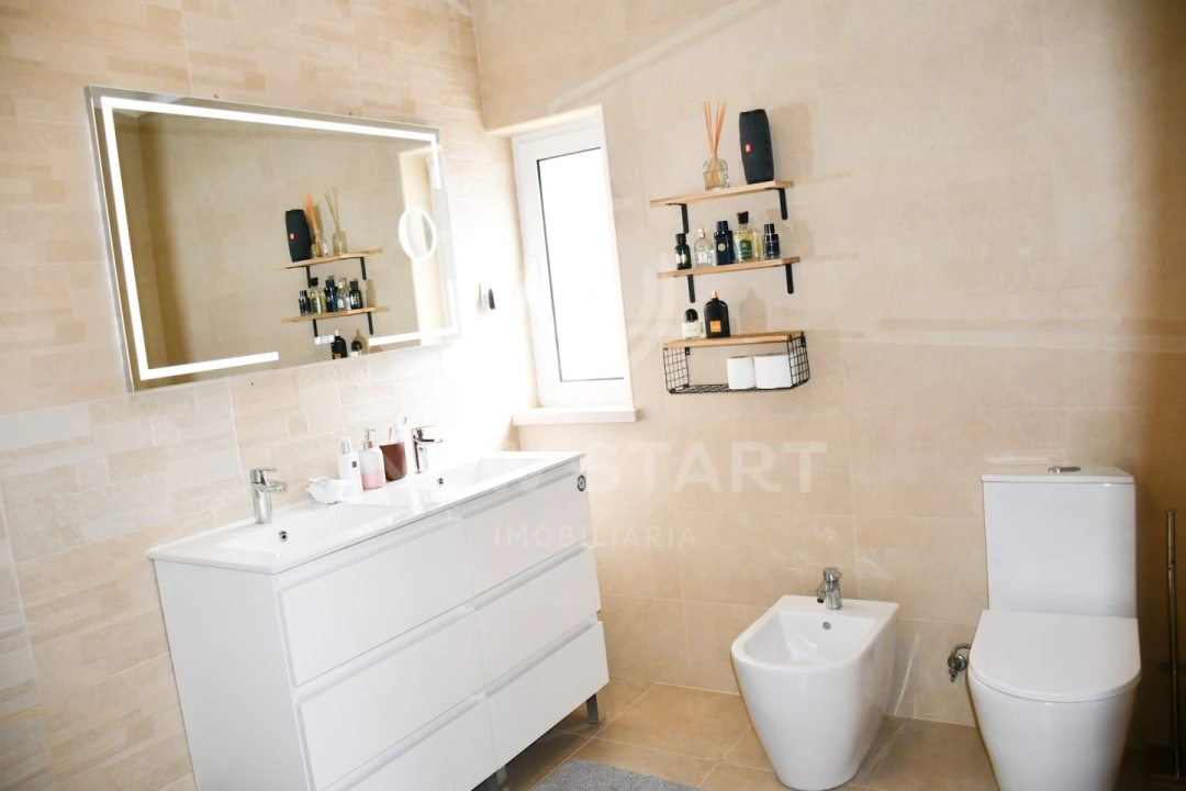 Moradia T4 para Venda em Quelfes Foto 34