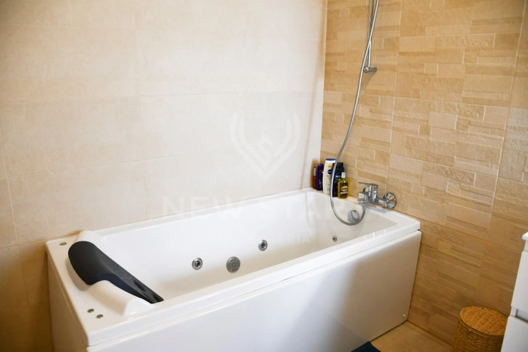 Moradia T4 para Venda em Quelfes Foto 35