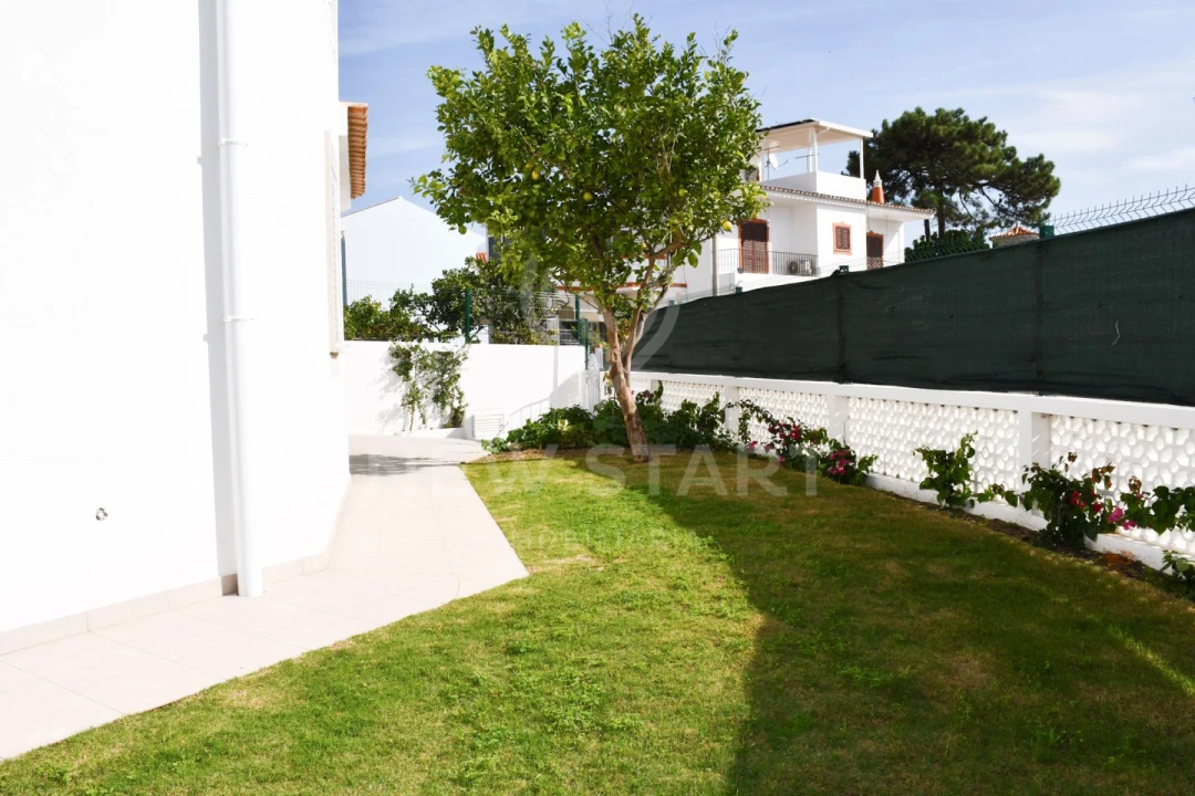 Moradia T4 para Venda em Quelfes Foto 46