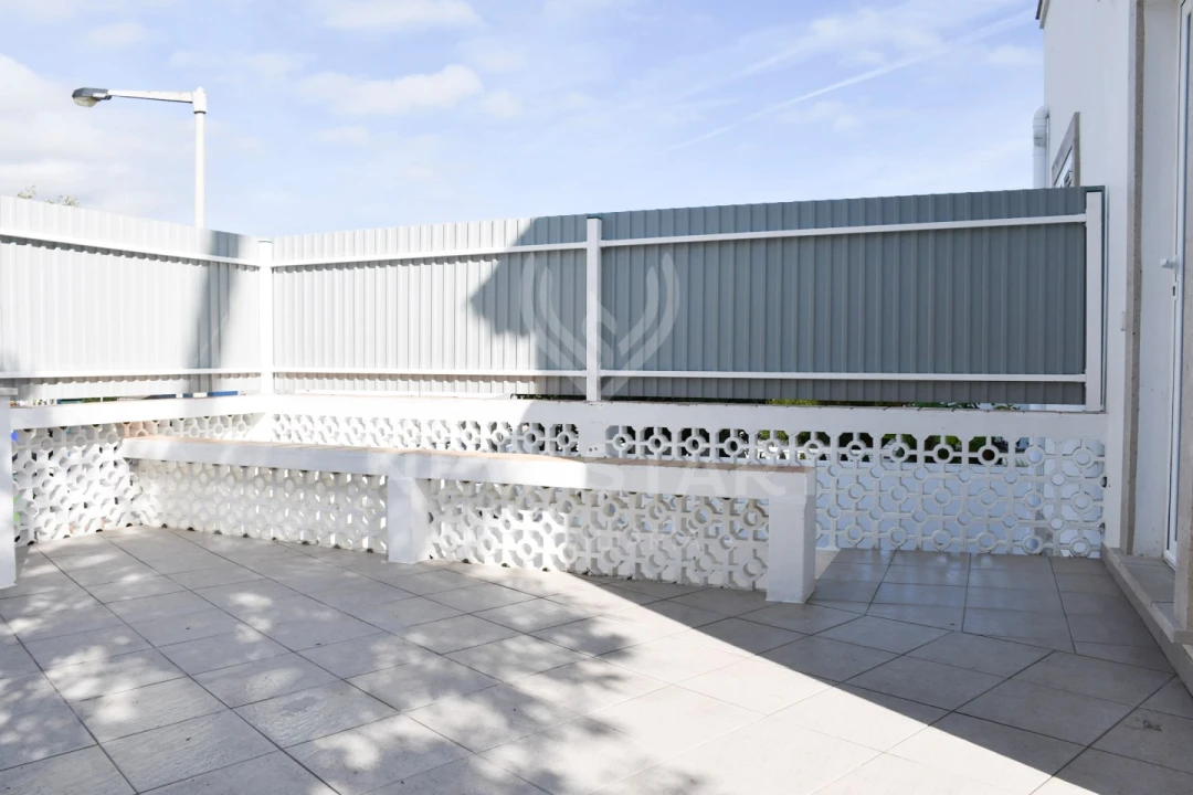 Moradia T4 para Venda em Quelfes Foto 50