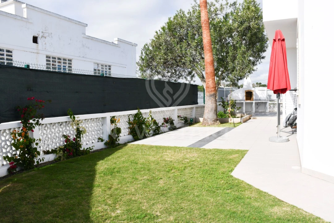 Moradia T4 para Venda em Quelfes Foto 2