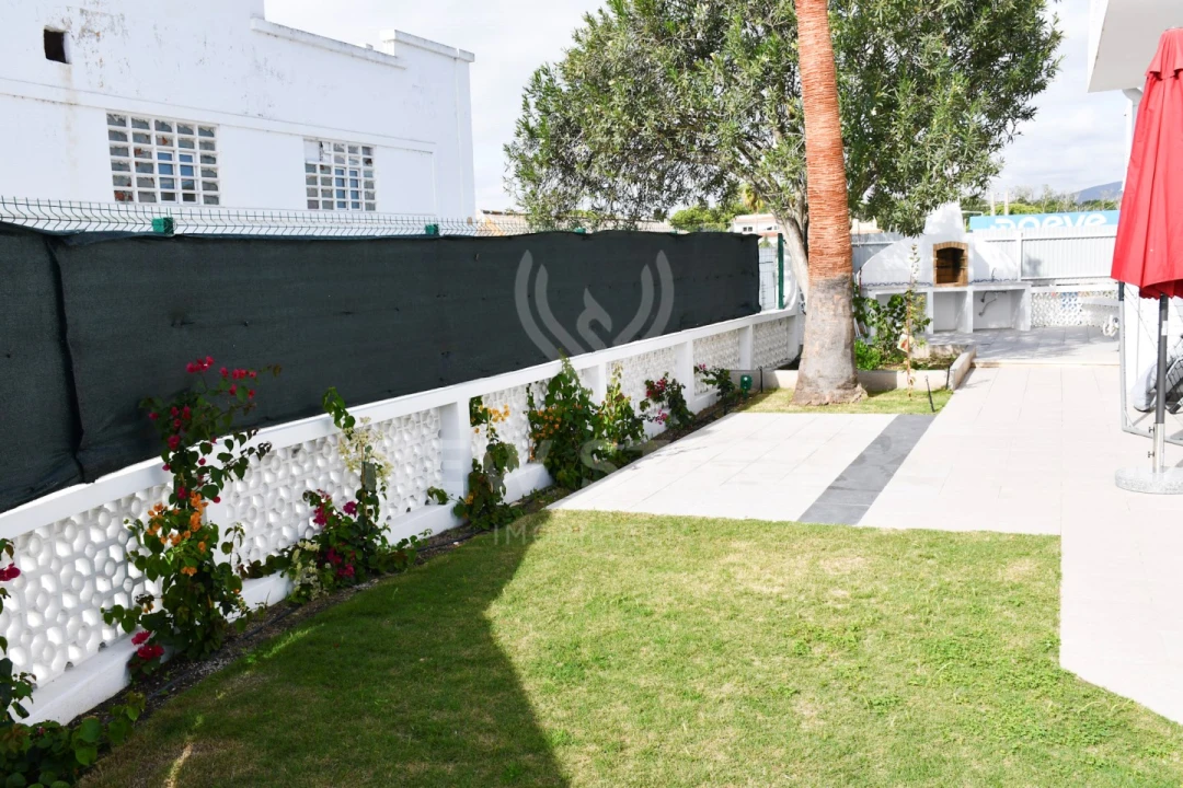 Moradia T4 para Venda em Quelfes Foto 52