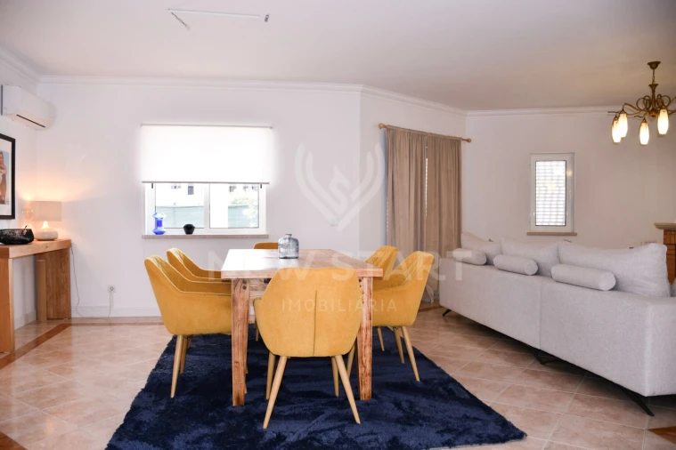 Moradia T4 para Venda em Quelfes Foto 4