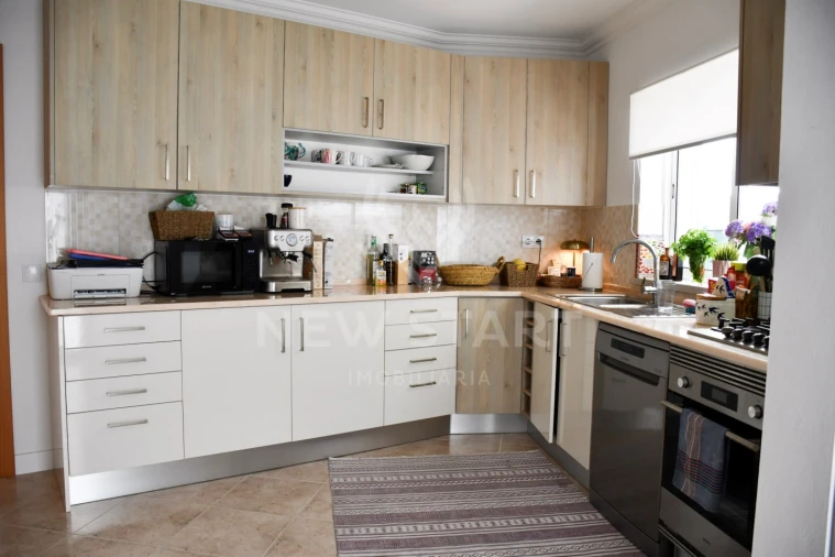 Moradia T4 para Venda em Quelfes Foto 12