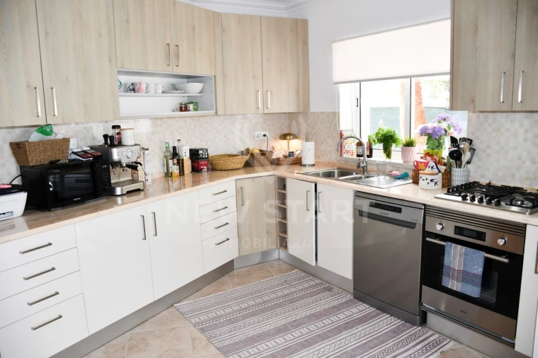 Moradia T4 para Venda em Quelfes Foto 13